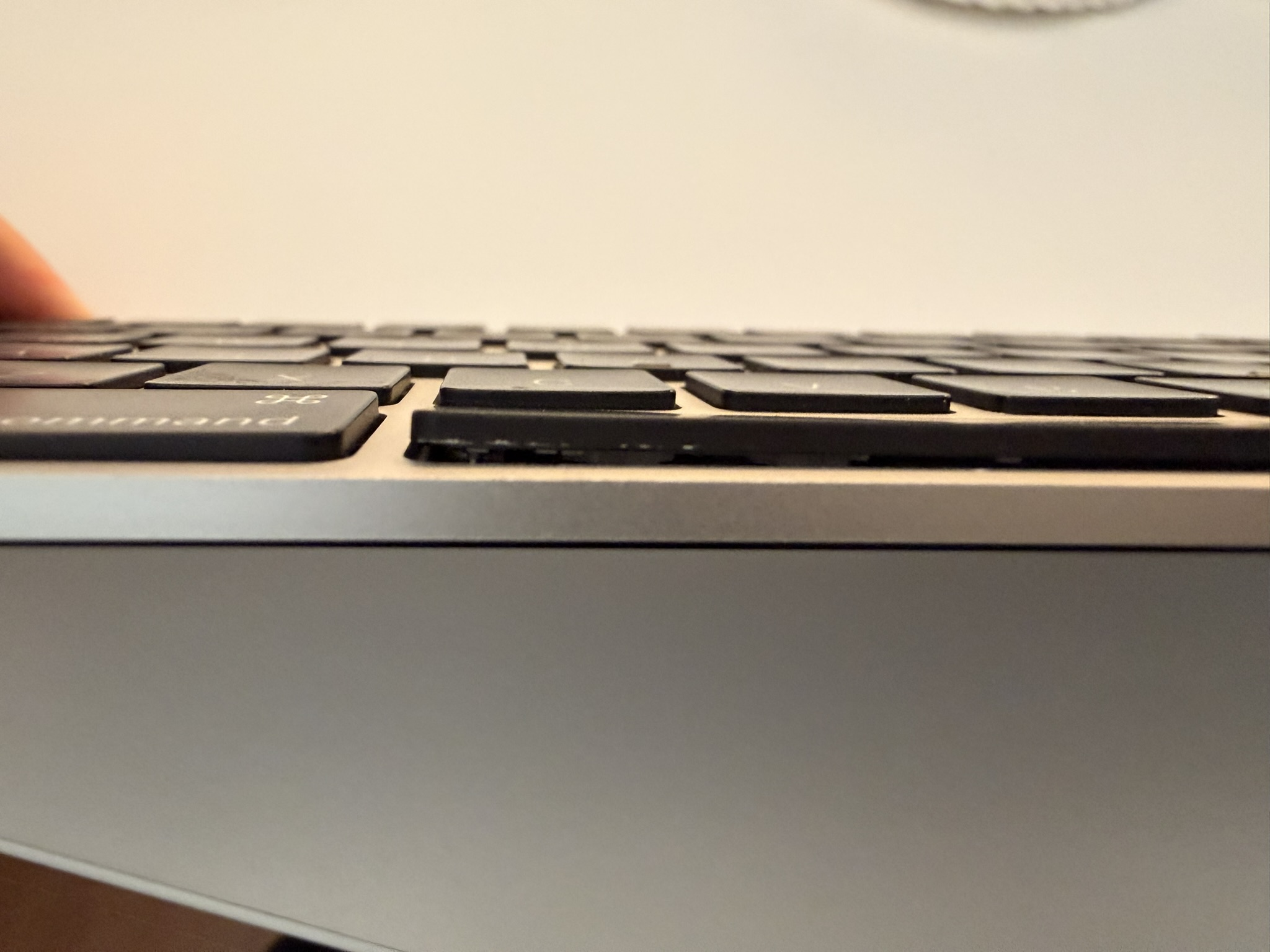 Apple Magic Keyboard Spacebar Flimsy Bottom