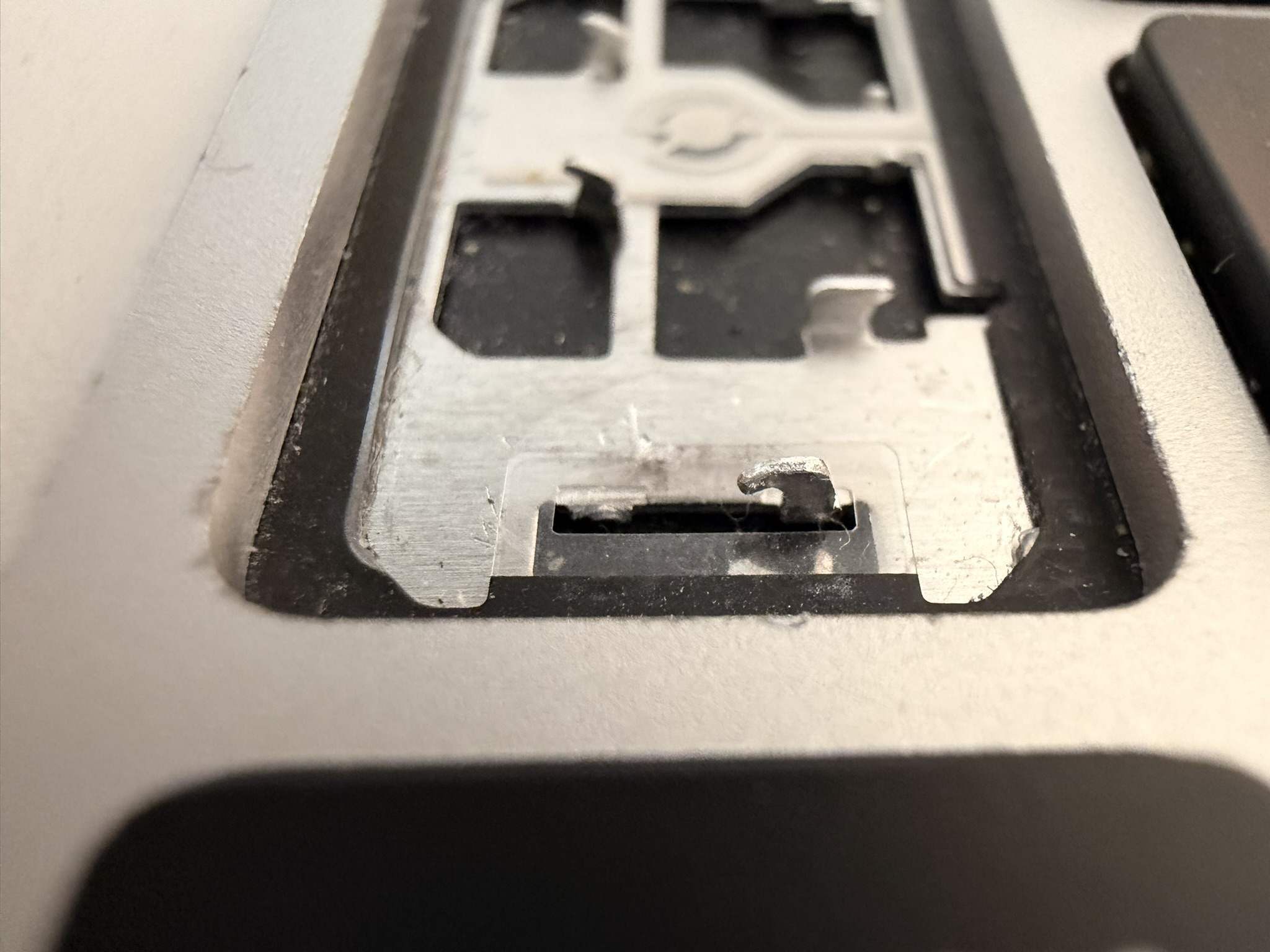 Apple Magic Keyboard Spacebar Metal Hooks Broken